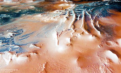 Mars Express finds creepy "ice spiders" on the surface of Inca City