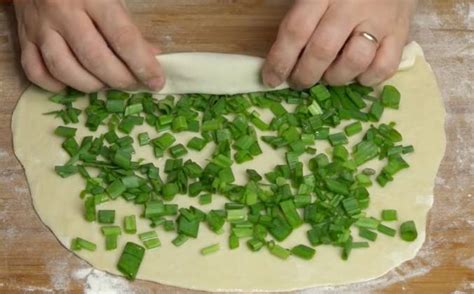 Лепешки с зеленым луком на сковороде от Кухня Наизнанку рецепт с фото ...