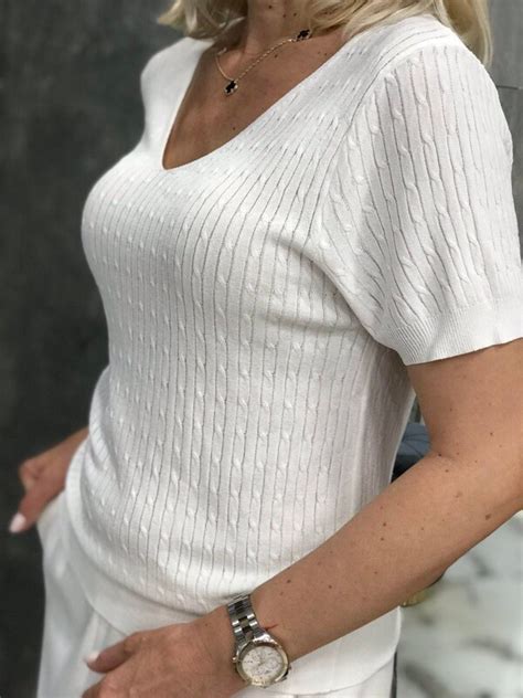 Блуза с остро деколте в бяло — VIZIA Store
