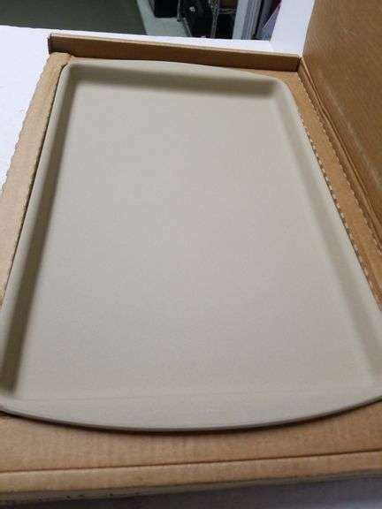 Pampered Chef Stoneware Bar Pan - Trice Auctions