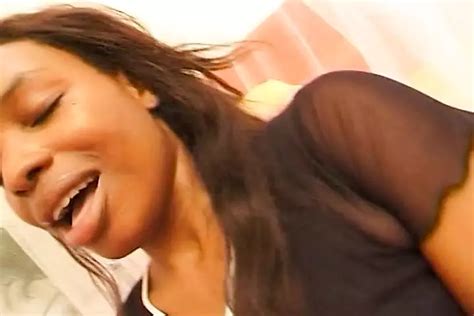 Une petite black Français aime la baise interraciale brutale | xHamster