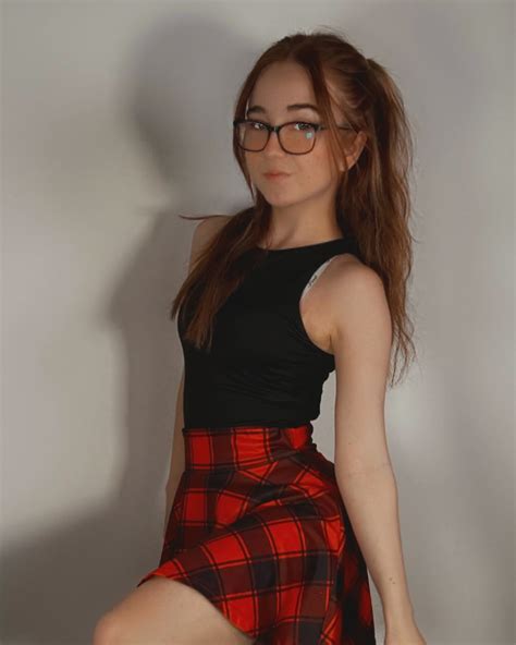 Alyssa (@lyssaurora) • Instagram photos and videos