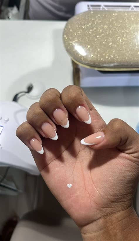Unhas De Gel Sem Decoração - Modelo de unhas em gel simples | Unhas em gel pequenas simples, Unhas ...