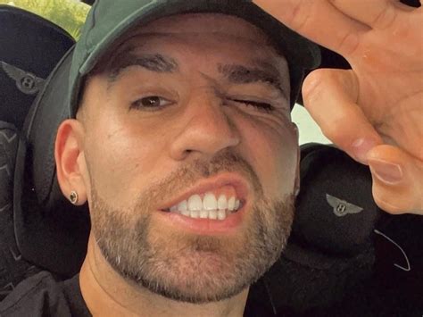Maradona, rock, series y guiño a River: Nicolás Otamendi, tendencia por