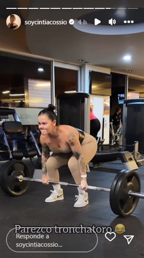 Cintia Cossio se parece a una villana de una cinta infantil cuando hace