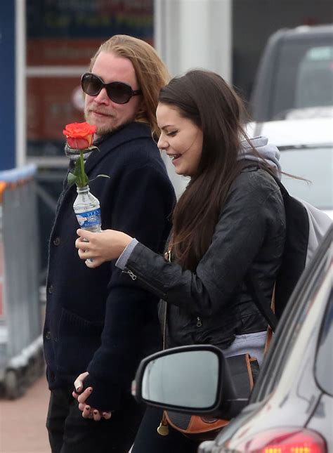 Photo : Macaulay Culkin et sa petite amie Jordan Lane Price à Paris le