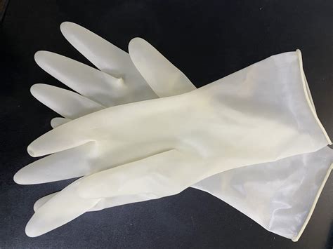 Hypoallergenic latex gloves