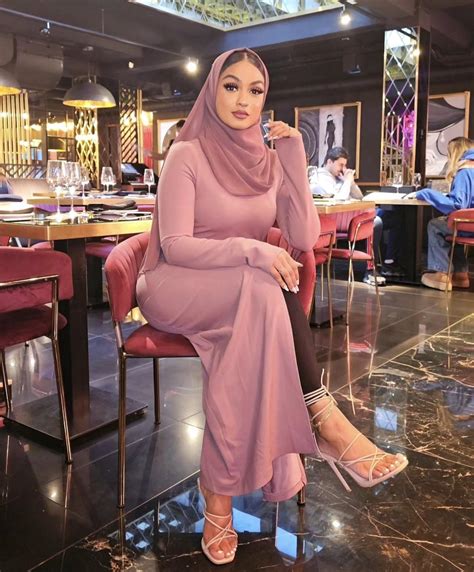 I want to know everyone’s top 3 foot queens and why! : r/desifootfetishh