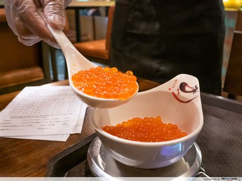 Crazy Sushi Serves All-You-Want Salmon & Ikura Rice Bowls