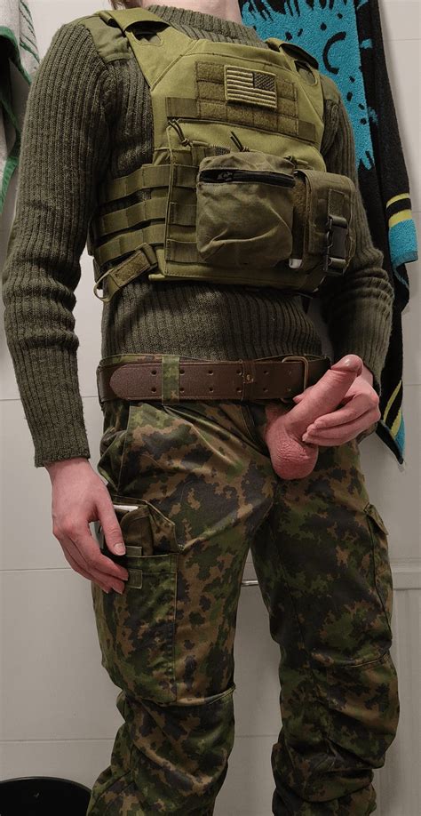 Army twink at your service😈🍆 : r/GayKink