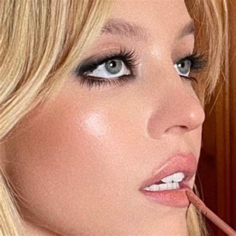 Sydney Sweeney Makeup: & | Steal Her Style