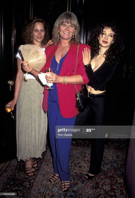 Valerie Perrine's feet