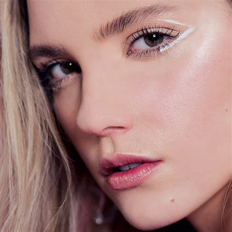 professional commercial makeup artist dani froude makeup