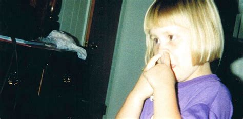 11 Gross Things We All Do When We Think No One Is Looking ...