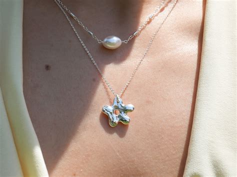 Marshmallow Daisy Necklace – Vivi Ami
