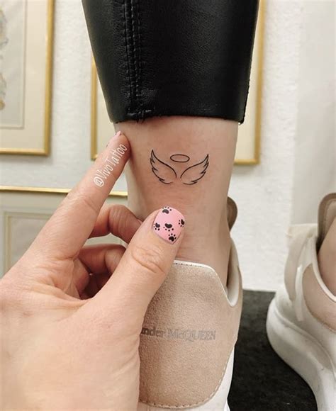 Крылья | Wrist tattoos for guys, Small hand tattoos, Simple tattoos