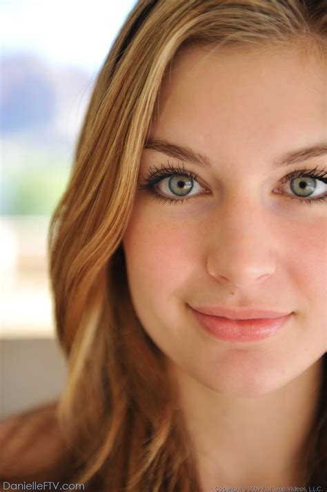 Danielle Delaunay Face - Wallpics.Net - Wallpapers, Photos, Pictures ...
