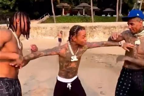 Blueface and DDG Slap Box on the Beach While Swae Lee Referees - XXL