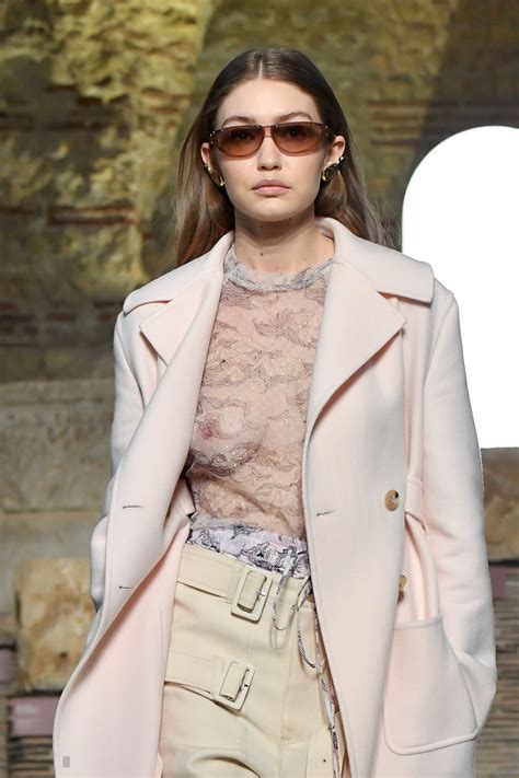 Gigi Hadhd Braless Breasts () - Hot Celebs Home