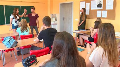 Pierwsza klasa (3) - serial paradokumentalny