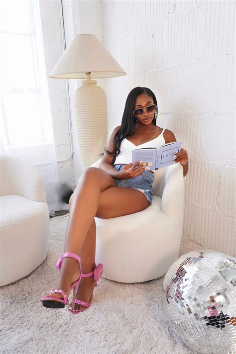 Leaked Foot Pics of Jikatabi Wearers Get Thousands of Likes Daily