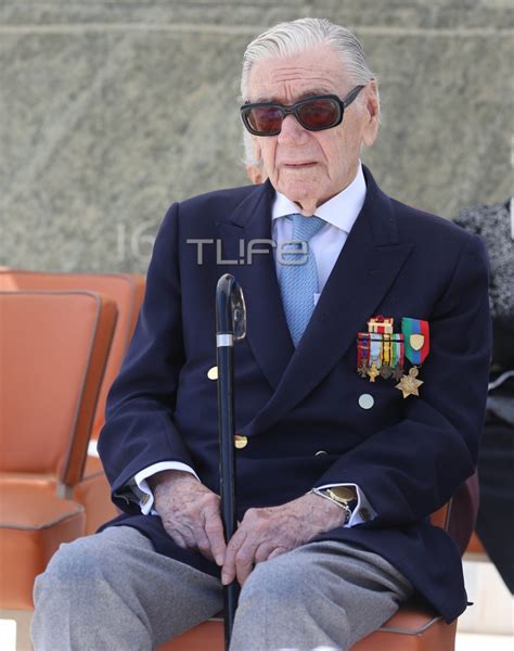 Ζάχος Χατζηφωτίου: Με τα παράσημά του δίπλα στον Κάρολο και την Καμίλα ...