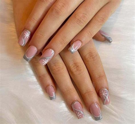 31 Elegant Christmas Nail Designs White and Silver to Shine During the ...