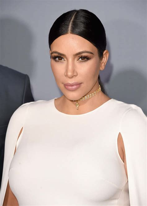 Download Kim Kardashian 2456 X 3432 Picture | Wallpapers.com
