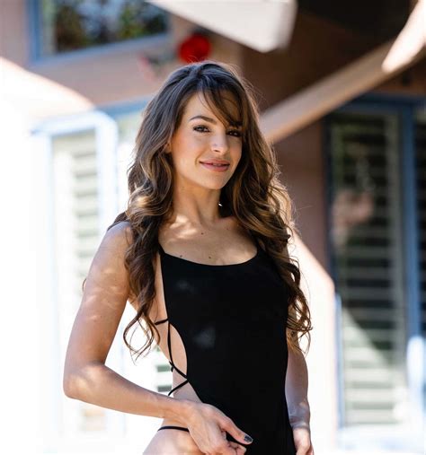 22 Porn Stars Who's Instagram Pages You Should Probably Follow | eBaum