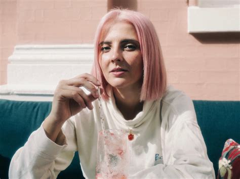 Emily Burns chases time on sentimental new single 8 Hours Behind 