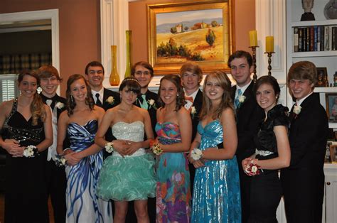File:Modern Day Pre-Prom Seniors, Apr 2012.jpg - Wikimedia Commons