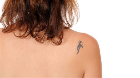 20 Best Minimalist Tattoo Artists & Their Tattoos Designs | Minimalist ...