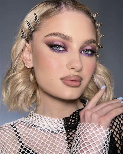 Pin by 𝑅𝒾𝑜 𝒟𝑒 𝒱𝓇𝒾𝑒𝓈 on 𝑀𝒶𝓀𝑒𝓊𝓅 | Purple makeup, Fashion makeup, Prom eye ...