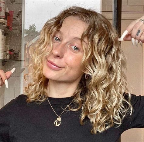 2B Hair Guide: How to Identify and Style Wavy Hair 12