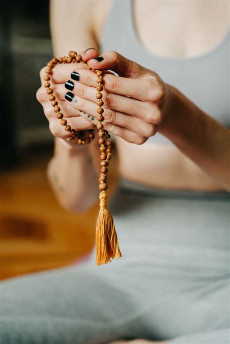 What is Japa mala and how to practice Japa technique? – Leela yoga rugs