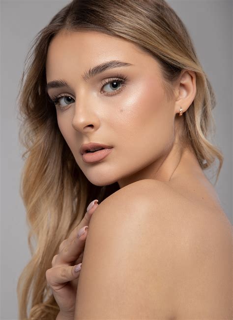 BIALYMODELS » LAURA DERDA