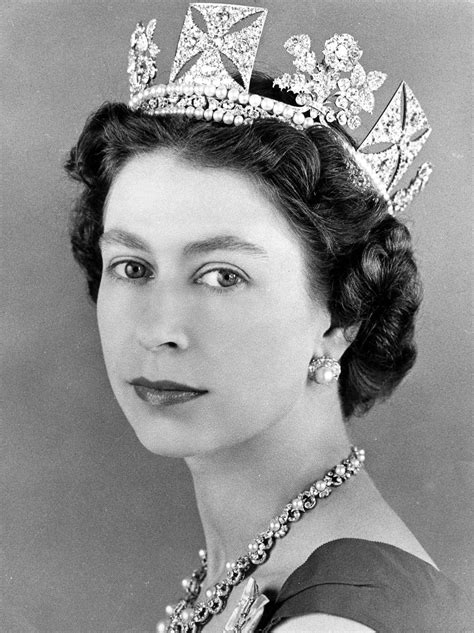 Jubileu de Safira: Rainha Elizabeth II completa 65 anos de trono