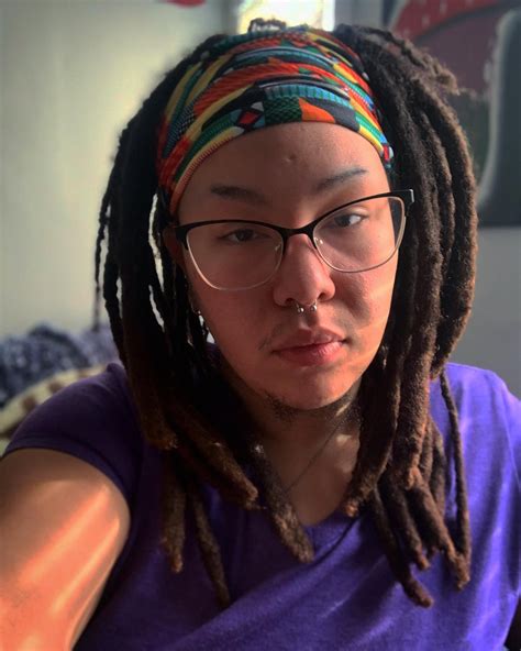 sexy lightskin lesbian woman 2 : r/facialhairqueens