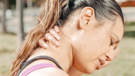 signs  symptoms    neck injury