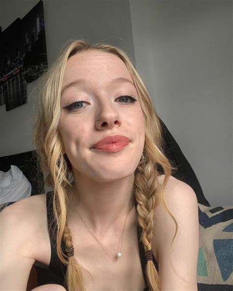 Amybeth McNulty 11/25/2021 • CelebMafia