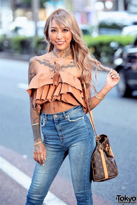 Japanese Gyaru Style in Harajuku w/ Gyda Top, Spiral Girl Jeans, Murua ...