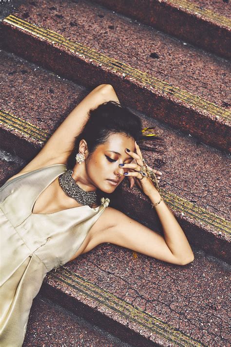 Alisa in Gold | 浦浜アリサ オフィシャルサイト