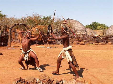 Pin de Zanele Mkhize em Zulu Tribe