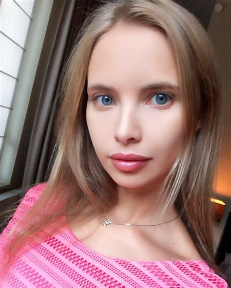 Catherine77 en Fansly 10 - ColorMusic