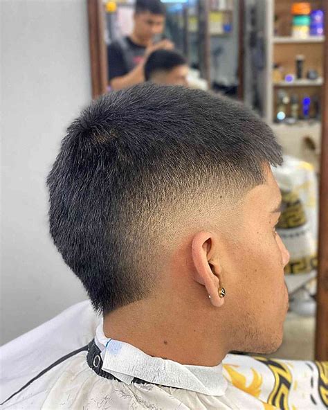 Barbers are discussing the newest mens haircut trend timeline shifts today 6