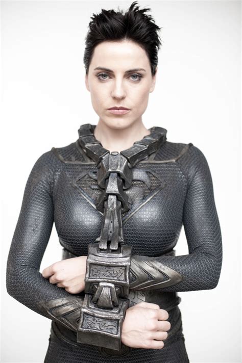 Antje Traue Body