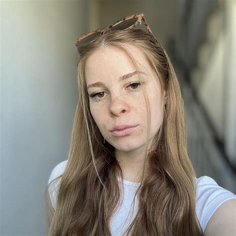 Claudia G. Valentina