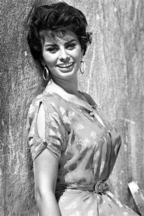 Sophia Lorens iconische stijl in 40 foto's | Sophia loren, Sophia loren