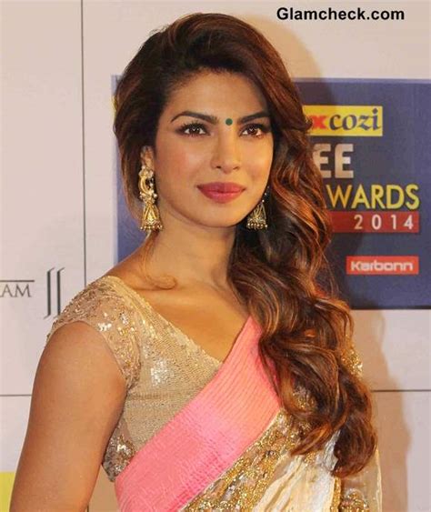 priyanka chopra sari dorado