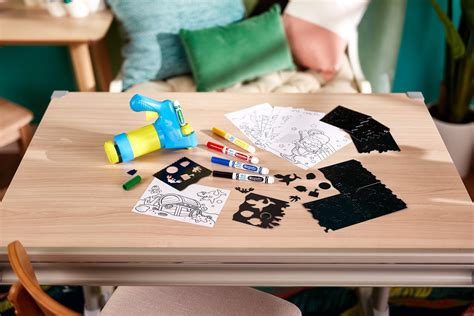 Crayola Mini Marker Sprayer, Washable Art Markers, Child